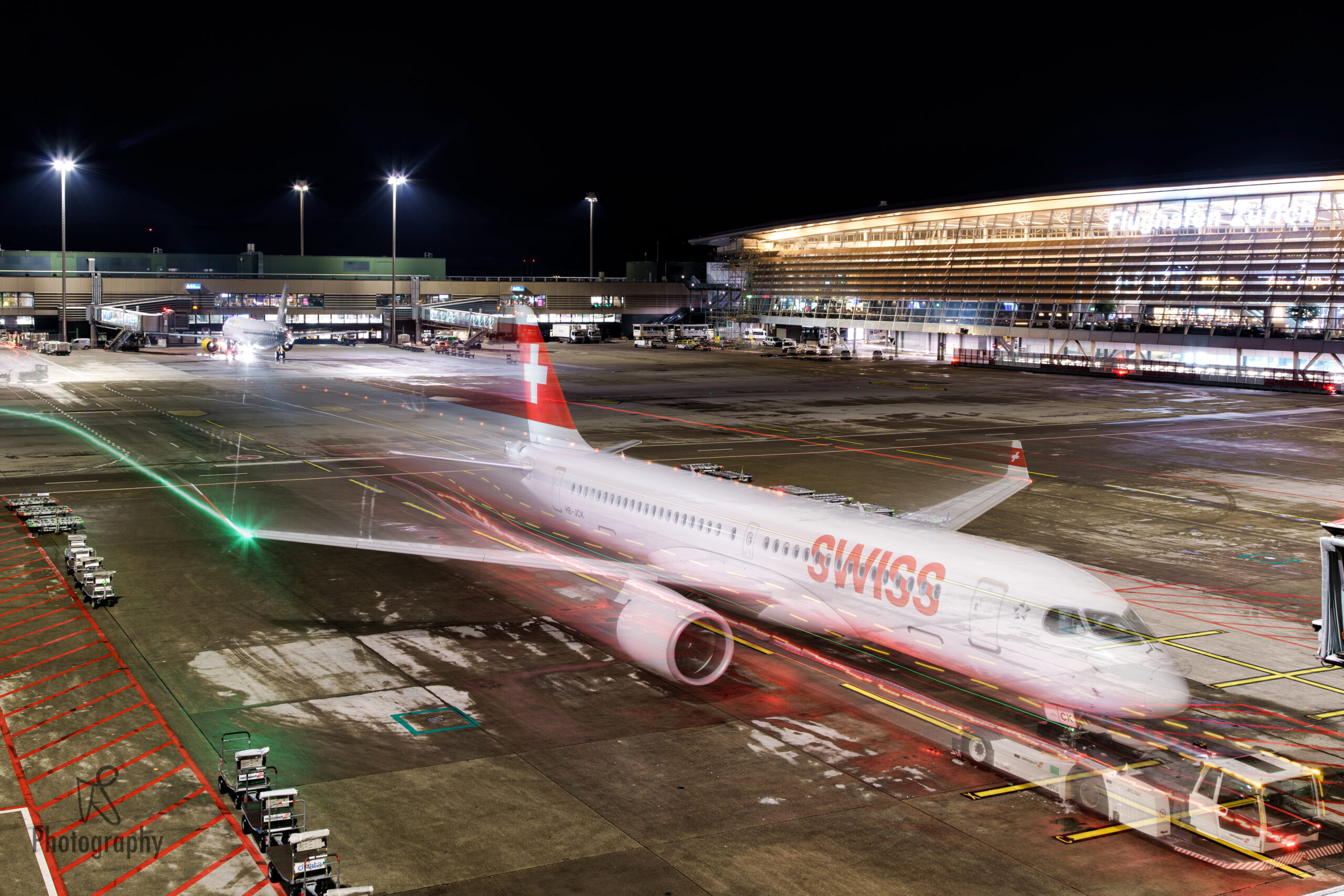 HB-JCK pushing back at Zurich (Photo: Thomas Saunders)